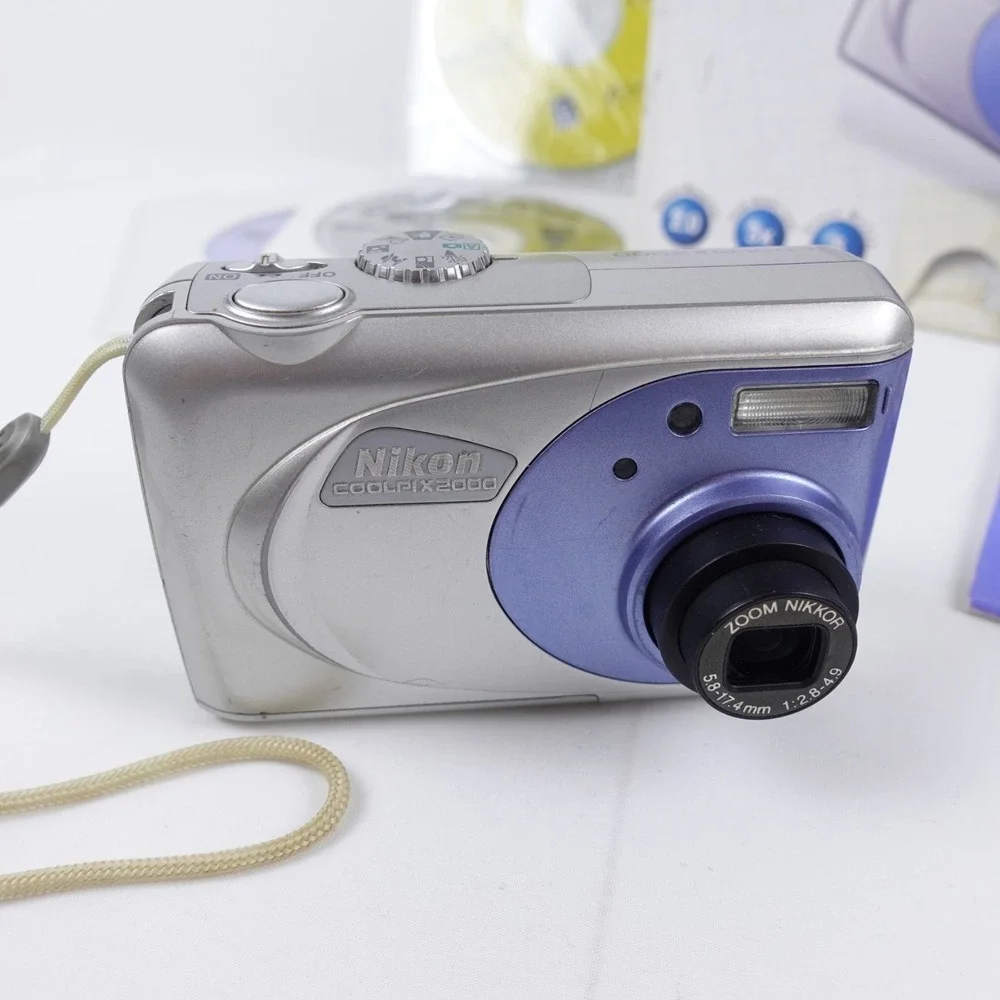 Nikon CoolPix E2000 2.0 Megapixel Digital Camera w/Memory Card Tested CIB